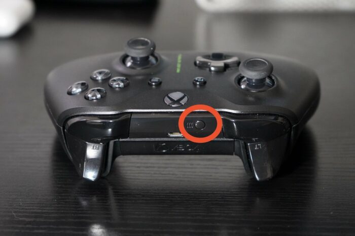 Xbox One controller pairing button